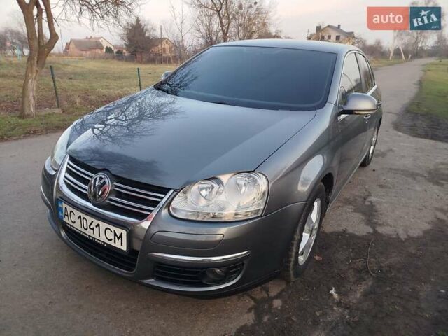 Серый Фольксваген Джетта, объемом двигателя 1.9 л и пробегом 312 тыс. км за 5700 $, фото 2 на Automoto.ua