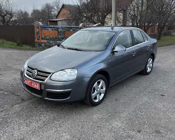 Серый Фольксваген Джетта, объемом двигателя 1.6 л и пробегом 168 тыс. км за 6999 $, фото 2 на Automoto.ua