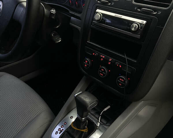 Серый Фольксваген Джетта, объемом двигателя 1.6 л и пробегом 245 тыс. км за 5500 $, фото 25 на Automoto.ua