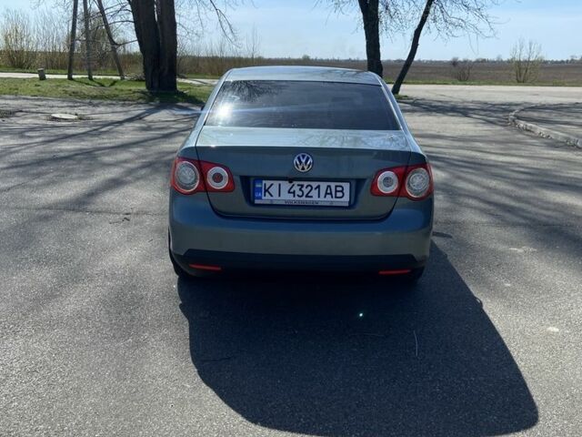 Серый Фольксваген Джетта, объемом двигателя 1.6 л и пробегом 272 тыс. км за 6000 $, фото 2 на Automoto.ua