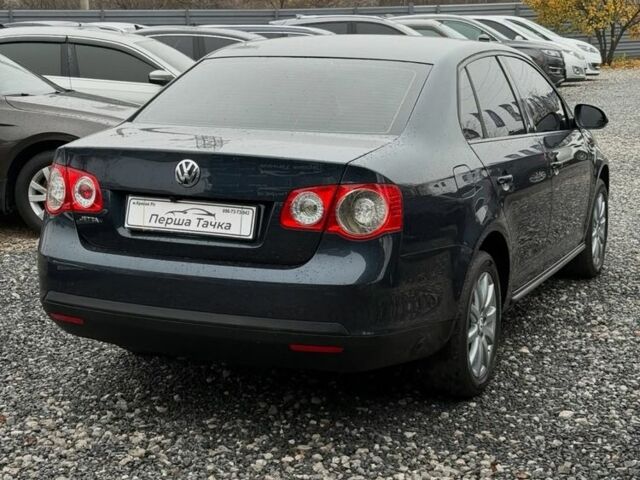 Серый Фольксваген Джетта, объемом двигателя 1.6 л и пробегом 240 тыс. км за 7300 $, фото 3 на Automoto.ua