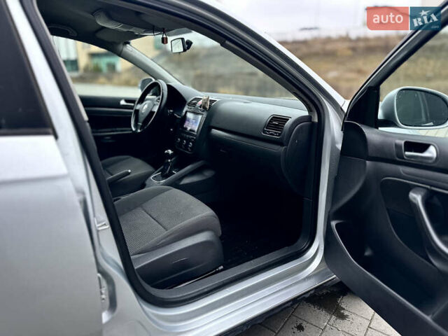 Серый Фольксваген Джетта, объемом двигателя 1.6 л и пробегом 312 тыс. км за 4999 $, фото 24 на Automoto.ua