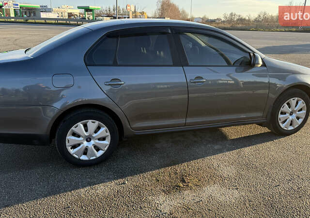 Сірий Фольксваген Джетта, об'ємом двигуна 1.6 л та пробігом 282 тис. км за 5900 $, фото 3 на Automoto.ua