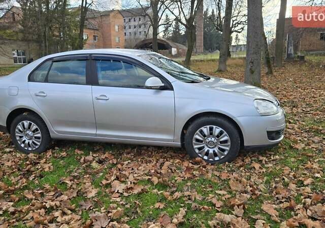 Серый Фольксваген Джетта, объемом двигателя 1.6 л и пробегом 193 тыс. км за 5400 $, фото 4 на Automoto.ua