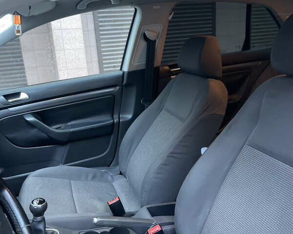 Серый Фольксваген Джетта, объемом двигателя 1.6 л и пробегом 305 тыс. км за 4800 $, фото 15 на Automoto.ua