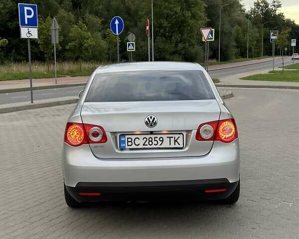 Сірий Фольксваген Джетта, об'ємом двигуна 1.6 л та пробігом 278 тис. км за 5000 $, фото 4 на Automoto.ua