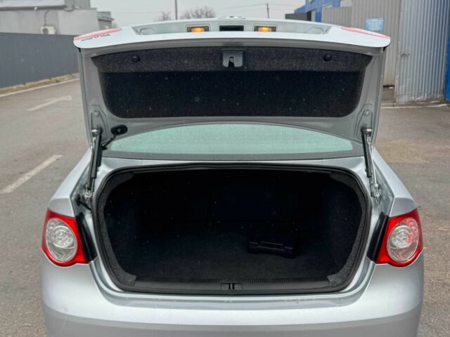 Серый Фольксваген Джетта, объемом двигателя 1.6 л и пробегом 301 тыс. км за 6400 $, фото 11 на Automoto.ua