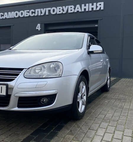 Серый Фольксваген Джетта, объемом двигателя 1.6 л и пробегом 290 тыс. км за 6100 $, фото 1 на Automoto.ua