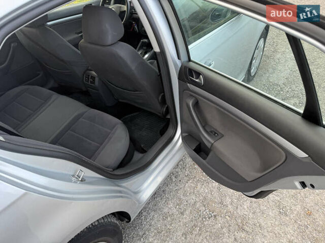 Сірий Фольксваген Джетта, об'ємом двигуна 1.6 л та пробігом 250 тис. км за 7300 $, фото 11 на Automoto.ua