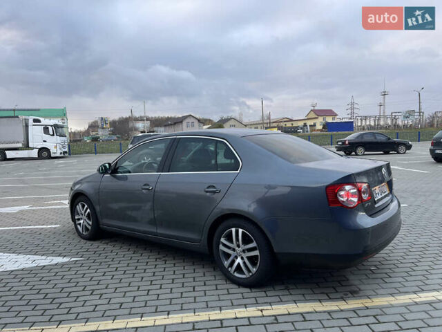 Серый Фольксваген Джетта, объемом двигателя 1.4 л и пробегом 253 тыс. км за 6500 $, фото 7 на Automoto.ua