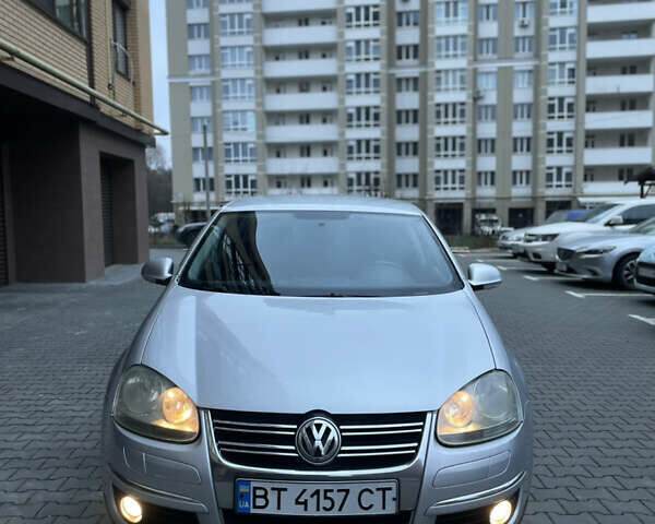 Серый Фольксваген Джетта, объемом двигателя 1.6 л и пробегом 305 тыс. км за 4800 $, фото 2 на Automoto.ua