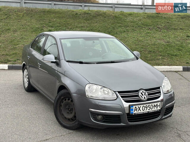 Серый Фольксваген Джетта, объемом двигателя 1.6 л и пробегом 250 тыс. км за 5700 $, фото 2 на Automoto.ua