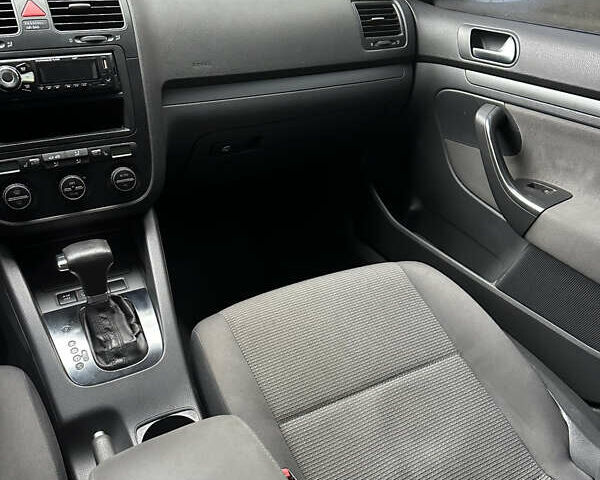 Сірий Фольксваген Джетта, об'ємом двигуна 1.6 л та пробігом 171 тис. км за 5900 $, фото 22 на Automoto.ua