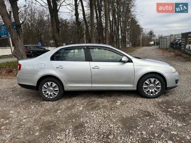 Сірий Фольксваген Джетта, об'ємом двигуна 1.6 л та пробігом 193 тис. км за 5250 $, фото 7 на Automoto.ua