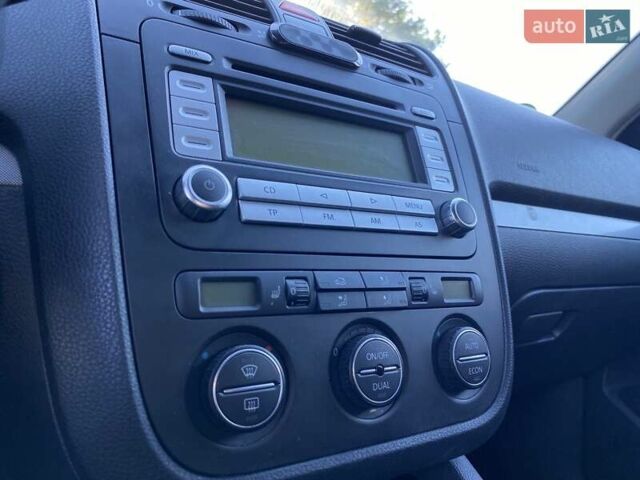 Фольксваген Джетта 2008 в Вознесенске на Automoto.ua Серый Фольксваген Джетта, объемом двигателя 1.6 л и пробегом 221 тыс. км за 6200 $, фото 2 на Automoto.ua