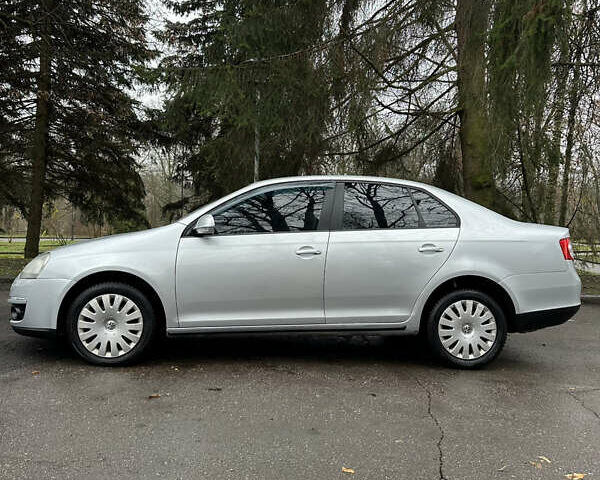 Сірий Фольксваген Джетта, об'ємом двигуна 1.6 л та пробігом 171 тис. км за 5900 $, фото 2 на Automoto.ua