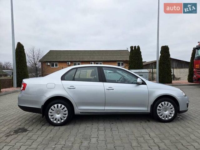 Серый Фольксваген Джетта, объемом двигателя 1.6 л и пробегом 126 тыс. км за 6700 $, фото 7 на Automoto.ua