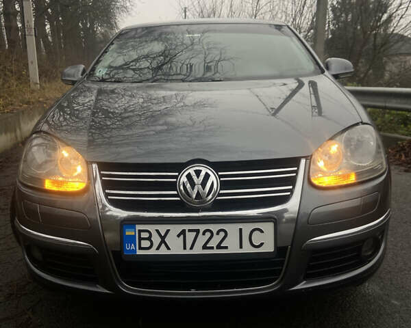 Серый Фольксваген Джетта, объемом двигателя 1.6 л и пробегом 245 тыс. км за 5500 $, фото 1 на Automoto.ua