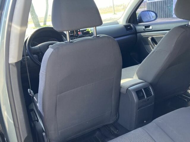 Серый Фольксваген Джетта, объемом двигателя 1.6 л и пробегом 272 тыс. км за 6000 $, фото 4 на Automoto.ua