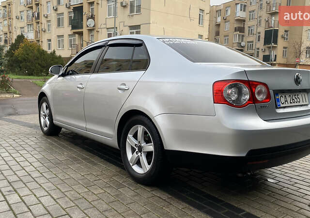 Серый Фольксваген Джетта, объемом двигателя 1.6 л и пробегом 290 тыс. км за 6100 $, фото 5 на Automoto.ua