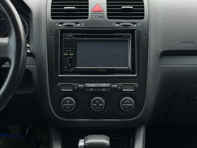 Серый Фольксваген Джетта, объемом двигателя 1.6 л и пробегом 240 тыс. км за 7300 $, фото 11 на Automoto.ua