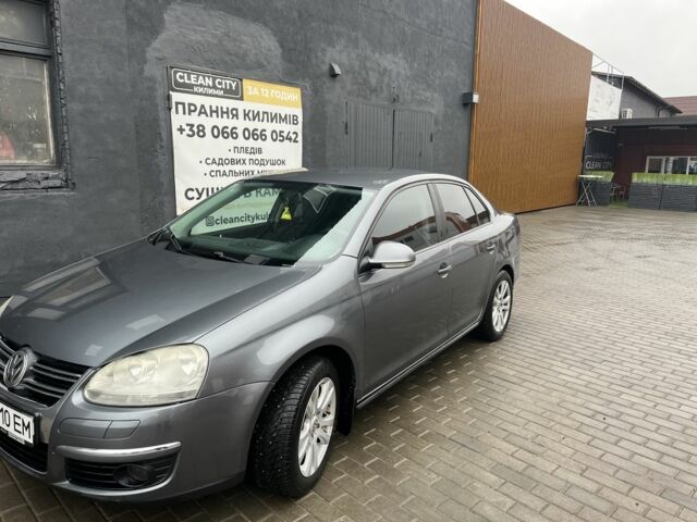 Серый Фольксваген Джетта, объемом двигателя 1.6 л и пробегом 245 тыс. км за 6200 $, фото 1 на Automoto.ua