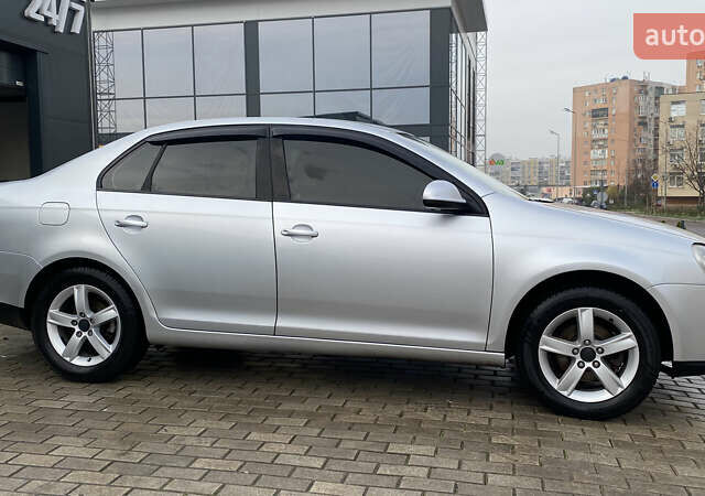 Серый Фольксваген Джетта, объемом двигателя 1.6 л и пробегом 290 тыс. км за 6100 $, фото 3 на Automoto.ua