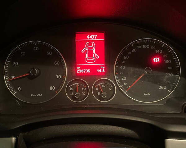 Серый Фольксваген Джетта, объемом двигателя 1.6 л и пробегом 231 тыс. км за 5200 $, фото 7 на Automoto.ua