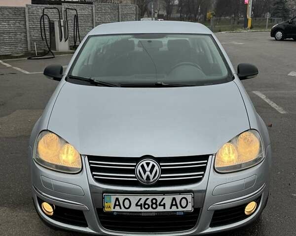 Серый Фольксваген Джетта, объемом двигателя 1.6 л и пробегом 301 тыс. км за 6400 $, фото 1 на Automoto.ua