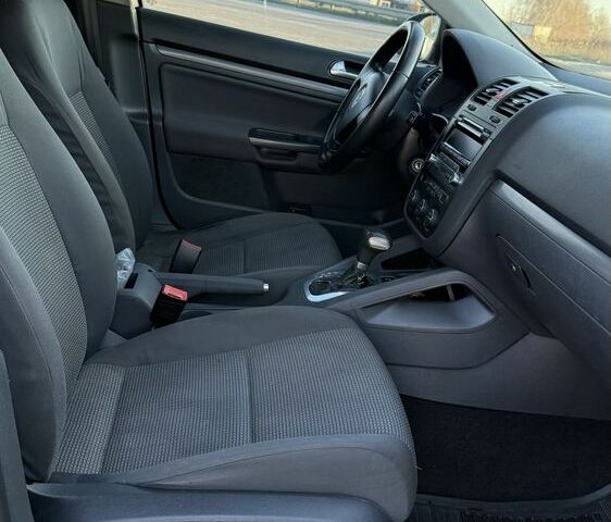 Сірий Фольксваген Джетта, об'ємом двигуна 1.6 л та пробігом 282 тис. км за 5900 $, фото 7 на Automoto.ua