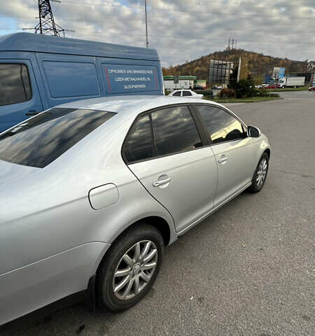 Серый Фольксваген Джетта, объемом двигателя 1.6 л и пробегом 170 тыс. км за 5800 $, фото 5 на Automoto.ua