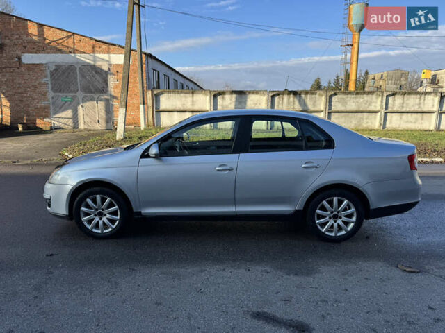 Серый Фольксваген Джетта, объемом двигателя 1.6 л и пробегом 309 тыс. км за 4999 $, фото 3 на Automoto.ua