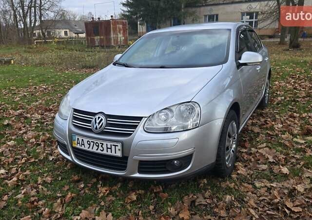 Серый Фольксваген Джетта, объемом двигателя 1.6 л и пробегом 193 тыс. км за 5400 $, фото 1 на Automoto.ua