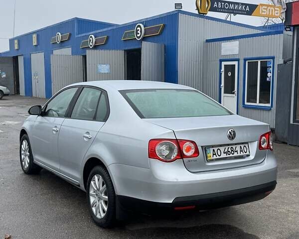 Серый Фольксваген Джетта, объемом двигателя 1.6 л и пробегом 301 тыс. км за 6400 $, фото 6 на Automoto.ua