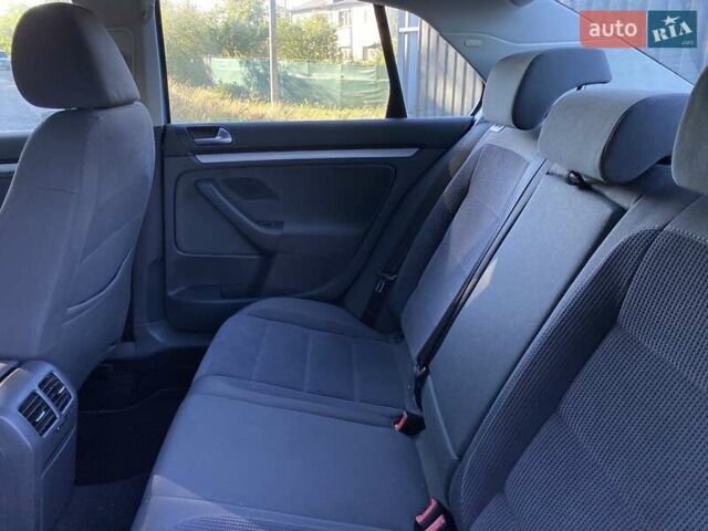 Фольксваген Джетта 2008 в Вознесенске на Automoto.ua Серый Фольксваген Джетта, объемом двигателя 1.6 л и пробегом 221 тыс. км за 6200 $, фото 6 на Automoto.ua