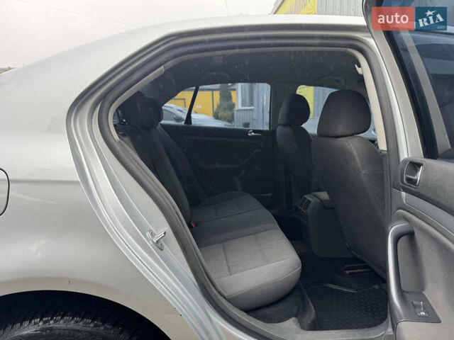 Серый Фольксваген Джетта, объемом двигателя 1.6 л и пробегом 171 тыс. км за 5800 $, фото 17 на Automoto.ua