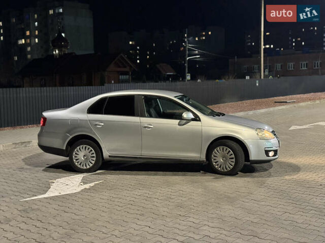 Сірий Фольксваген Джетта, об'ємом двигуна 1.6 л та пробігом 300 тис. км за 5100 $, фото 4 на Automoto.ua