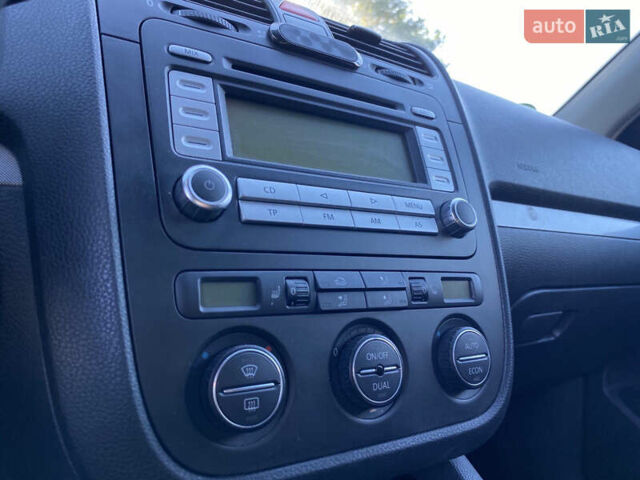 Серый Фольксваген Джетта, объемом двигателя 1.6 л и пробегом 221 тыс. км за 6100 $, фото 6 на Automoto.ua