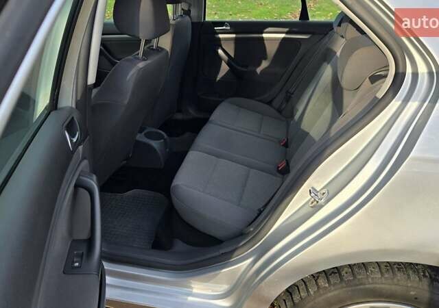 Серый Фольксваген Джетта, объемом двигателя 1.6 л и пробегом 193 тыс. км за 5400 $, фото 14 на Automoto.ua