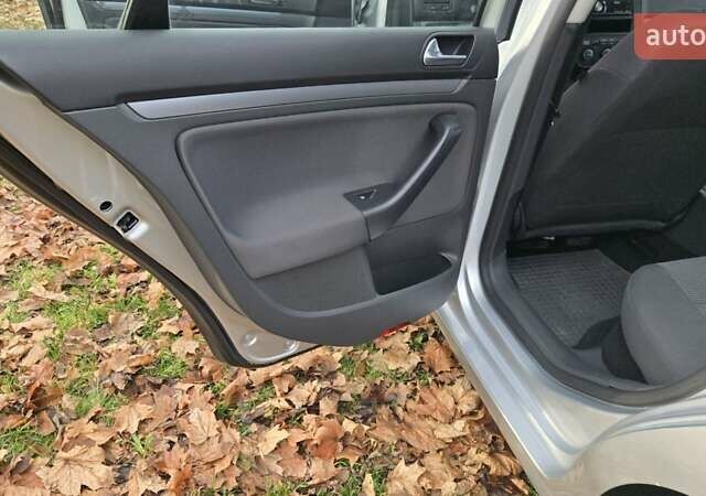 Серый Фольксваген Джетта, объемом двигателя 1.6 л и пробегом 193 тыс. км за 5400 $, фото 13 на Automoto.ua