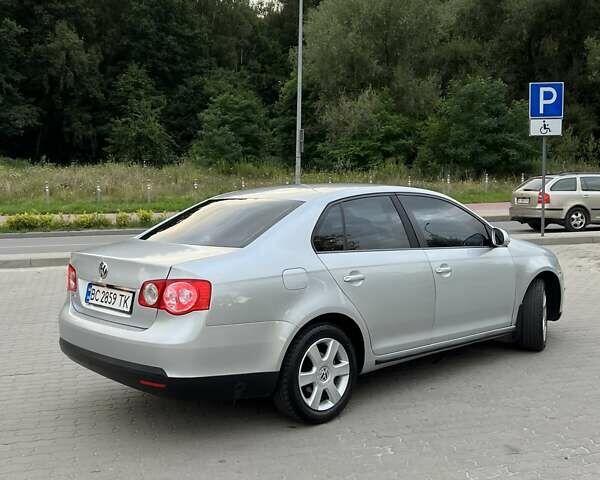 Сірий Фольксваген Джетта, об'ємом двигуна 1.6 л та пробігом 278 тис. км за 5000 $, фото 3 на Automoto.ua