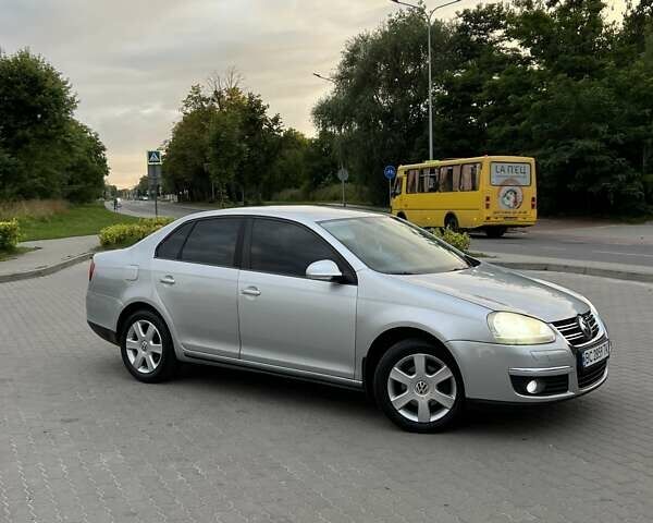 Сірий Фольксваген Джетта, об'ємом двигуна 1.6 л та пробігом 278 тис. км за 5000 $, фото 1 на Automoto.ua