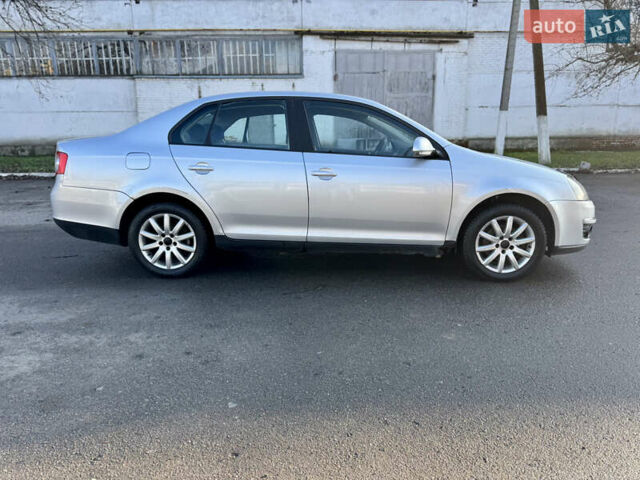 Серый Фольксваген Джетта, объемом двигателя 1.6 л и пробегом 309 тыс. км за 4999 $, фото 4 на Automoto.ua