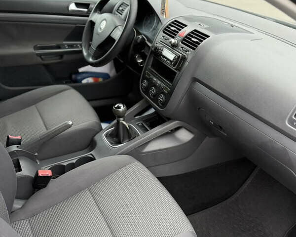 Серый Фольксваген Джетта, объемом двигателя 1.6 л и пробегом 210 тыс. км за 6100 $, фото 26 на Automoto.ua