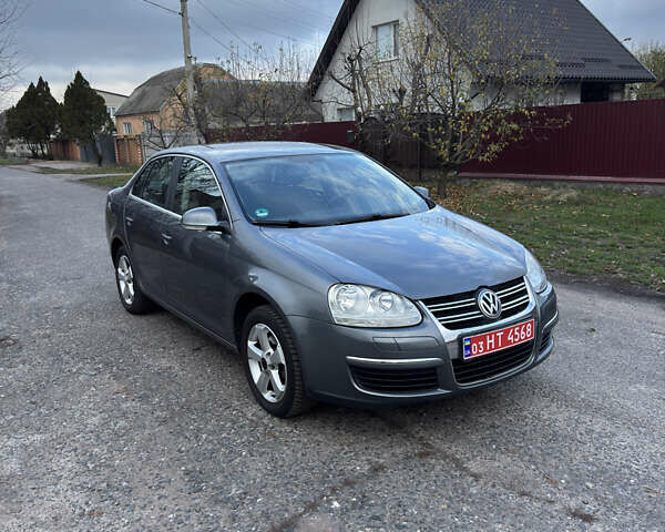 Серый Фольксваген Джетта, объемом двигателя 1.6 л и пробегом 168 тыс. км за 6999 $, фото 3 на Automoto.ua