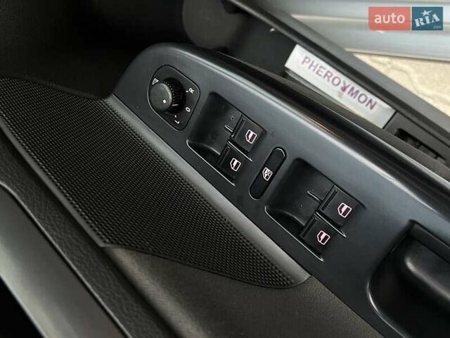 Сірий Фольксваген Джетта, об'ємом двигуна 1.6 л та пробігом 278 тис. км за 5000 $, фото 13 на Automoto.ua