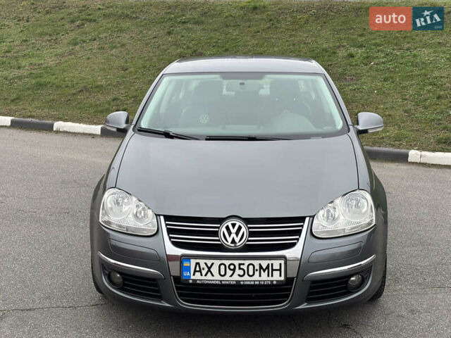 Серый Фольксваген Джетта, объемом двигателя 1.6 л и пробегом 250 тыс. км за 5700 $, фото 1 на Automoto.ua