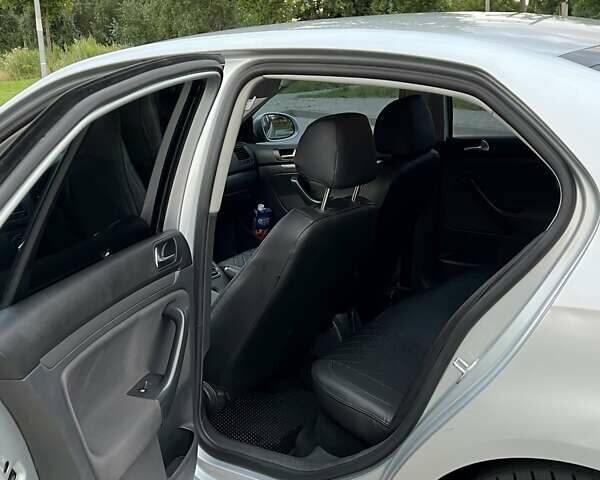 Сірий Фольксваген Джетта, об'ємом двигуна 1.6 л та пробігом 278 тис. км за 5000 $, фото 10 на Automoto.ua