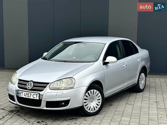 Серый Фольксваген Джетта, объемом двигателя 1.6 л и пробегом 312 тыс. км за 4999 $, фото 2 на Automoto.ua