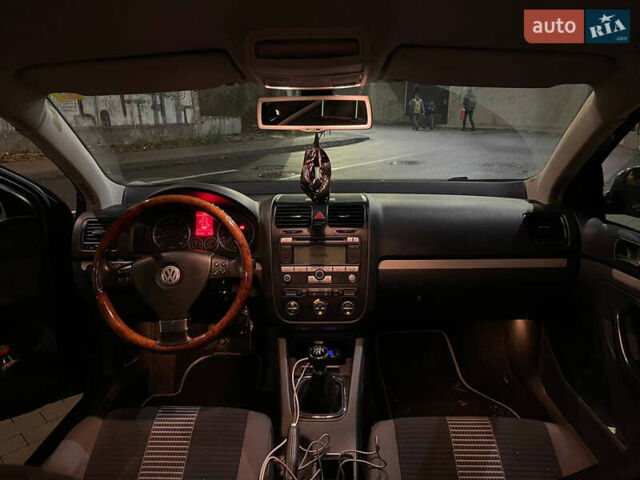 Серый Фольксваген Джетта, объемом двигателя 1.6 л и пробегом 231 тыс. км за 5200 $, фото 4 на Automoto.ua